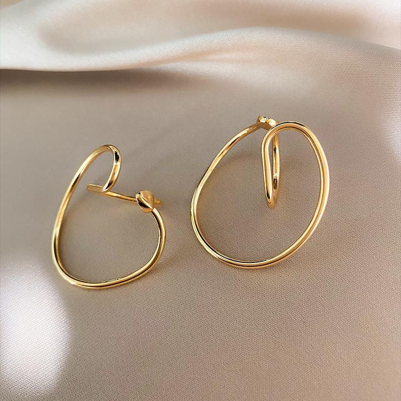 Hooping Ear Cuff
