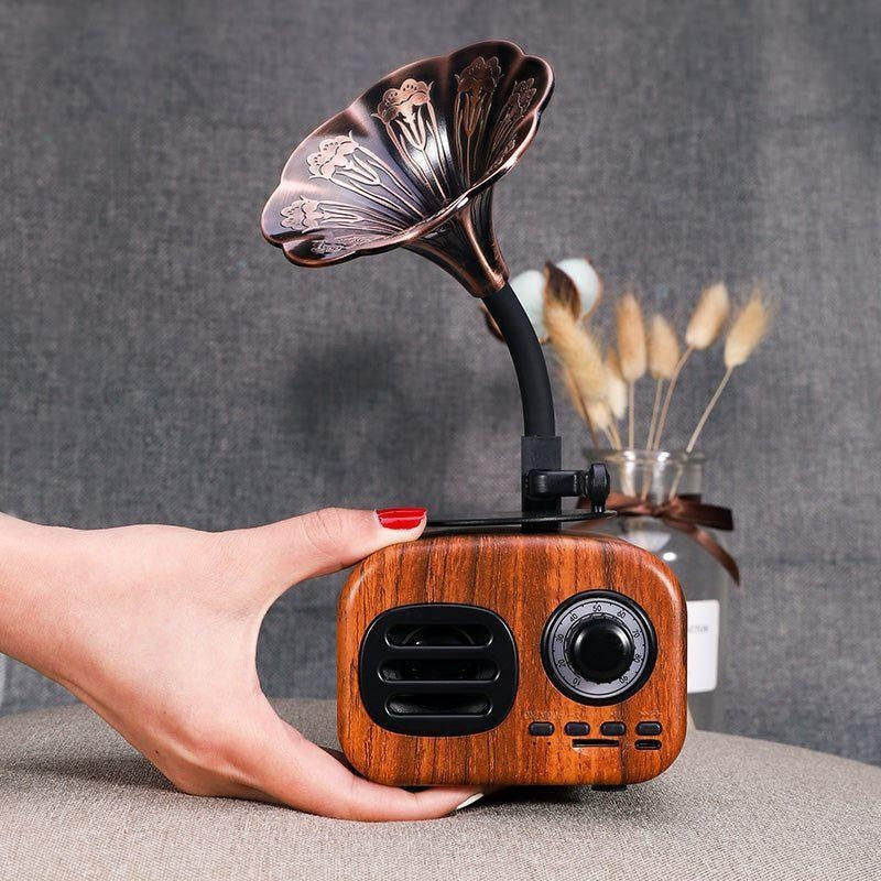 Retro Bluetooth Speaker PeekWise