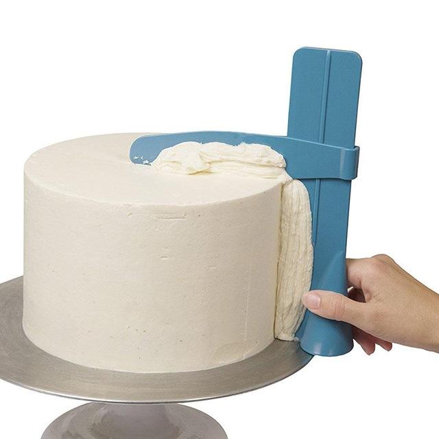 Cake Frosting/Icing Scraper Tool PeekWise