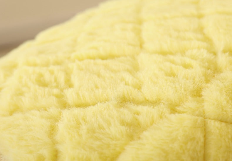 Cozy Fleece-Quilted Pineapple Pet Bed