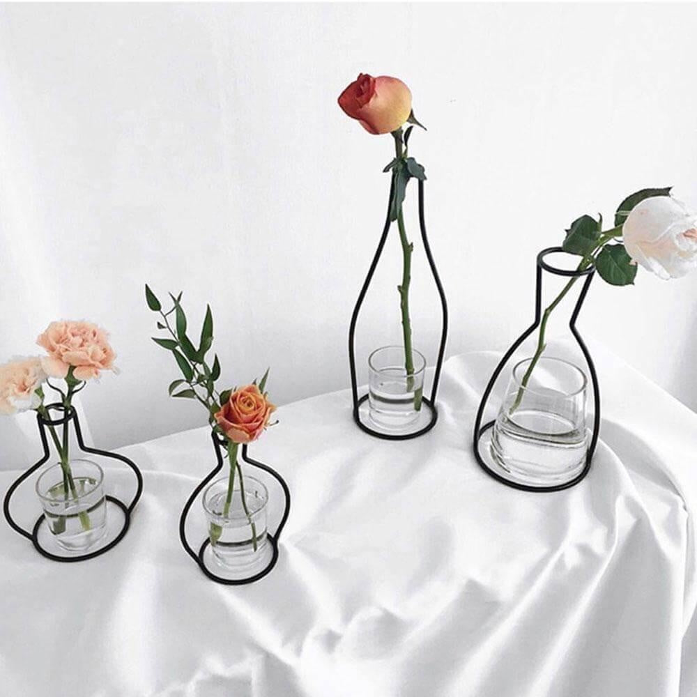 Minimal Outline Vase PeekWise