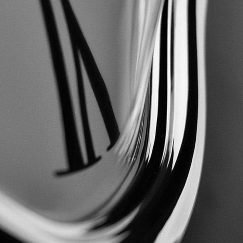 Distorted Melting Clock PeekWise