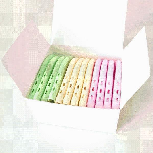Folding Travel Hangers - PeekWise