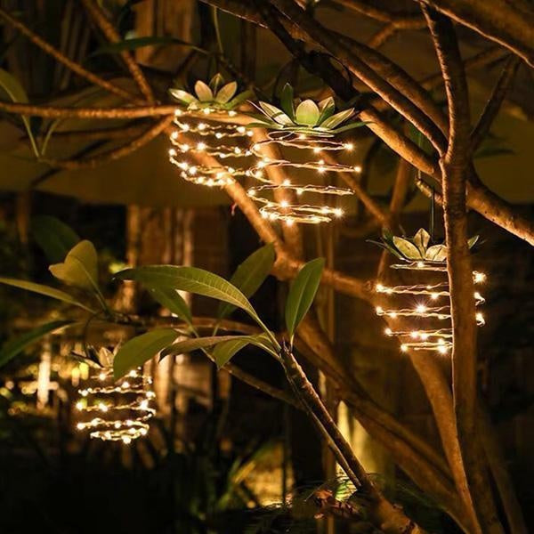 Solar Pineapple Outdoor Lamp