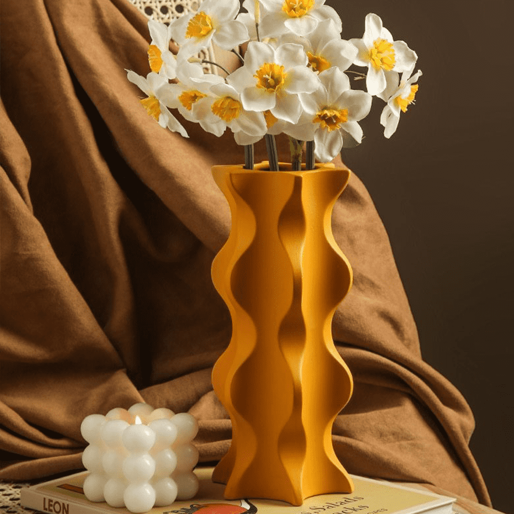 Yrsa Vase PeekWise