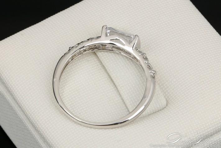Retro Rhinestone Ring