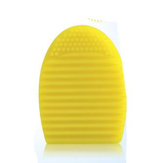 The Amazing Makeup Brush Cleaner