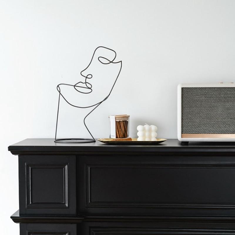 Visage Sculpture PeekWise