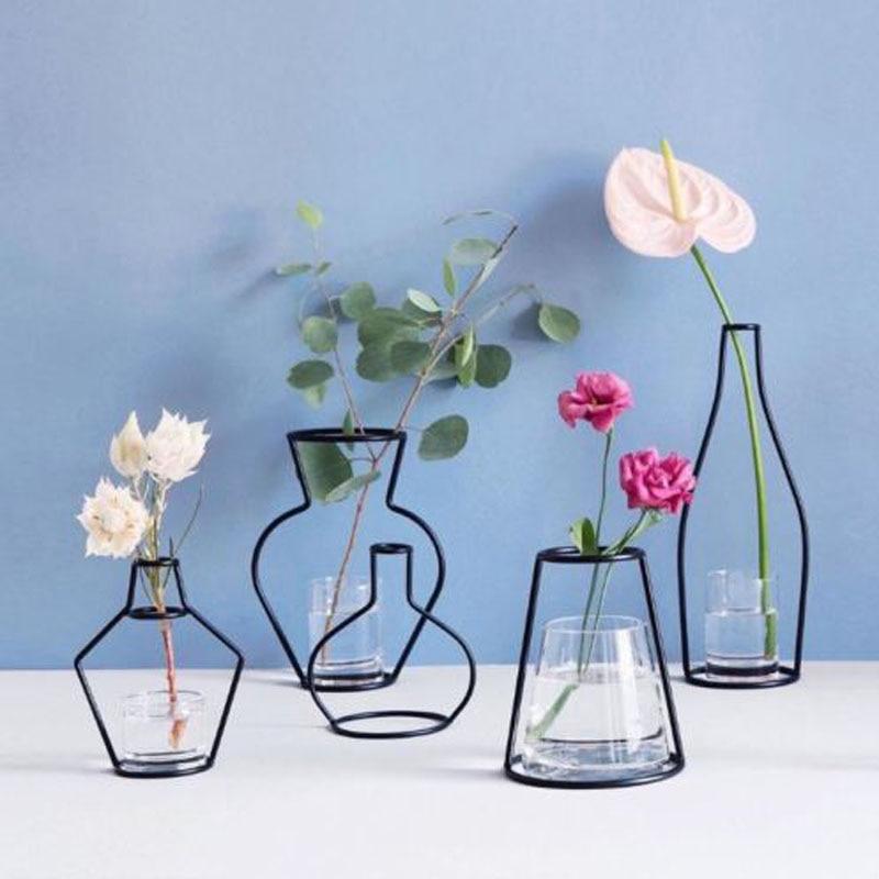 Minimal Outline Vase PeekWise
