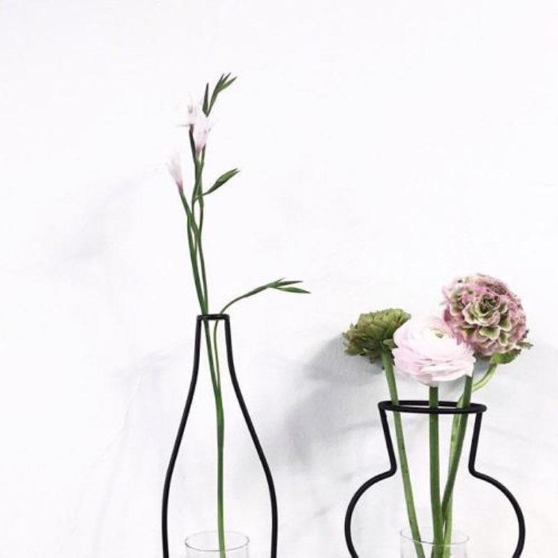 Minimal Outline Vase PeekWise